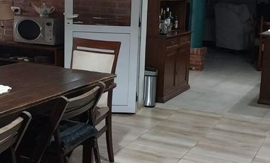 Casa en venta - 3 Dormitorios 2 Baños - Cochera - 800Mts2 - Tristán Suárez