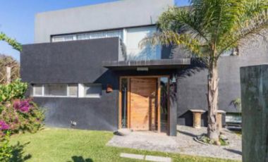 Venta| Casa al agua de 4 ambientes en Barrio San Marcos | Villanueva