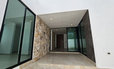 CASA EN VENTA AL NORTE DE MÉRIDA, PARQUE NATURA ENTREGA INMEDIATA