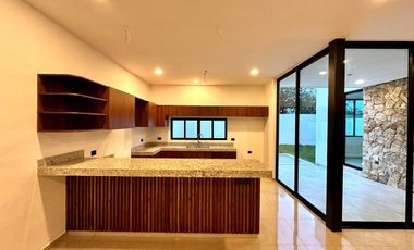 CASA EN VENTA AL NORTE DE MÉRIDA, PARQUE NATURA ENTREGA INMEDIATA