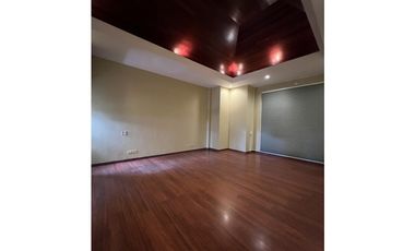 VENTA CASA 2 PISOS EN LOMA ALEGRE ALTOS DEL GOLF