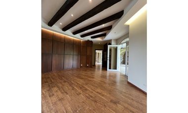 VENTA CASA 2 PISOS EN LOMA ALEGRE ALTOS DEL GOLF