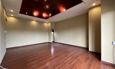 VENTA CASA 2 PISOS EN LOMA ALEGRE ALTOS DEL GOLF