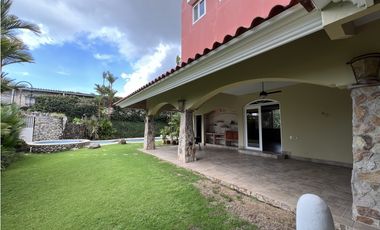 VENTA CASA 2 PISOS EN LOMA ALEGRE ALTOS DEL GOLF
