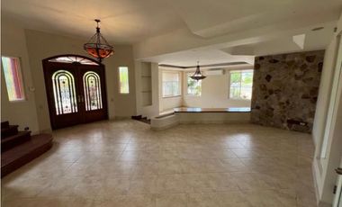 VENTA CASA 2 PISOS EN LOMA ALEGRE ALTOS DEL GOLF