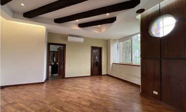 VENTA CASA 2 PISOS EN LOMA ALEGRE ALTOS DEL GOLF