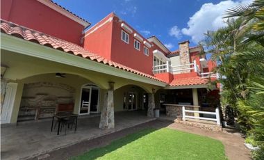 VENTA CASA 2 PISOS EN LOMA ALEGRE ALTOS DEL GOLF