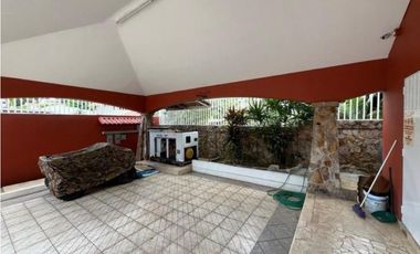 VENTA CASA 2 PISOS EN LOMA ALEGRE ALTOS DEL GOLF