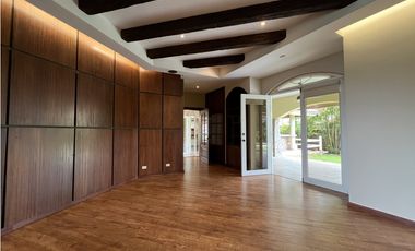 VENTA CASA 2 PISOS EN LOMA ALEGRE ALTOS DEL GOLF