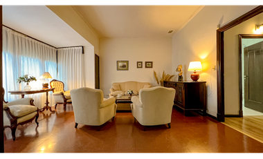 Chalet de estilo ingles. Zona Güemes residencial.