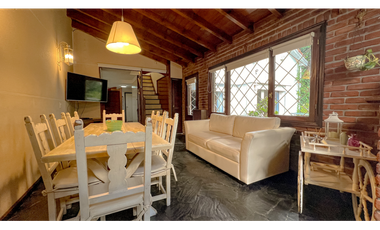 Chalet de estilo ingles. Zona Güemes residencial.