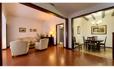 Chalet de estilo ingles. Zona Güemes residencial.