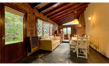 Chalet de estilo ingles. Zona Güemes residencial.