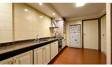 Chalet de estilo ingles. Zona Güemes residencial.