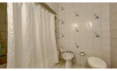 Chalet de estilo ingles. Zona Güemes residencial.