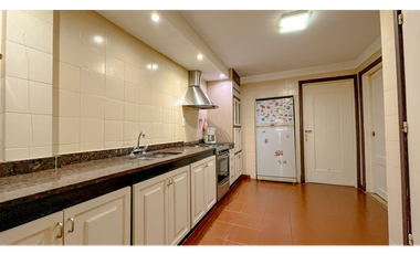 Chalet de estilo ingles. Zona Güemes residencial.