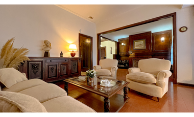 Chalet de estilo ingles. Zona Güemes residencial.