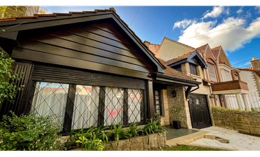 Chalet de estilo ingles. Zona Güemes residencial.