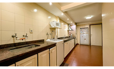 Chalet de estilo ingles. Zona Güemes residencial.