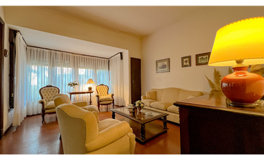 Chalet de estilo ingles. Zona Güemes residencial.