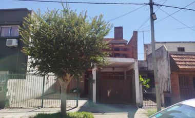 Chalet en venta en Bernal Oeste