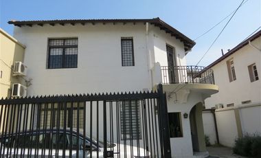 Casa en Venta en Valenzuela Castillo N° 1200