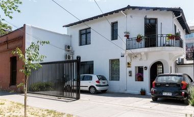 Casa en Venta en Valenzuela Castillo N° 1200