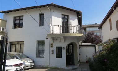 Casa en Venta en Valenzuela Castillo N° 1200