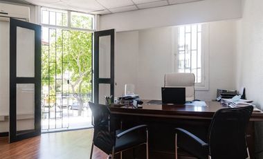 Oficina en Venta en Valenzuela Castillo N° 1200