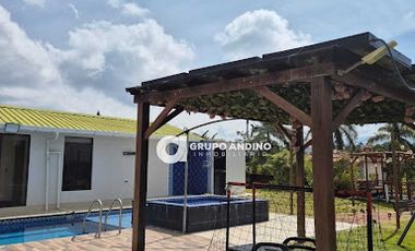 VENTA de CASA LOTE en MESA DE LOS SANTOS
