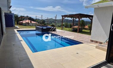 VENTA de CASA LOTE en MESA DE LOS SANTOS