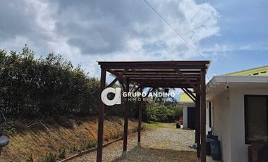 VENTA de CASA LOTE en MESA DE LOS SANTOS