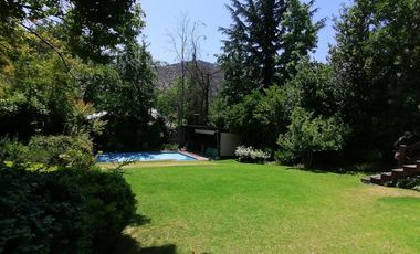 LOS TRAPENSES/  CERCANO A SANTIAGO COLLEGE