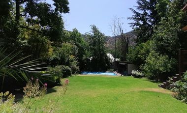 LOS TRAPENSES/  CERCANO A SANTIAGO COLLEGE