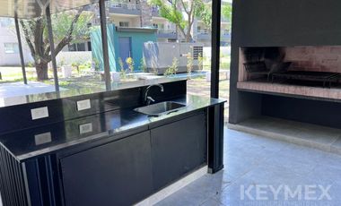 Departamento 2 ambientes con balcón-terraza, parrilla y cochera. Ayres de Canning.