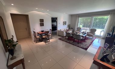 Departamento en  PB con jardín y dos suites