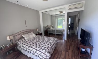 Departamento en  PB con jardín y dos suites