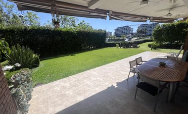 Departamento en  PB con jardín y dos suites