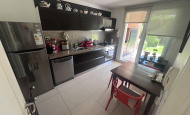 Departamento en  PB con jardín y dos suites