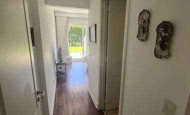 Departamento en  PB con jardín y dos suites