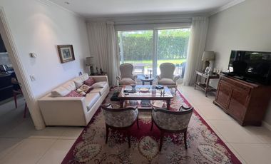 Departamento en  PB con jardín y dos suites