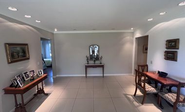 Departamento en  PB con jardín y dos suites