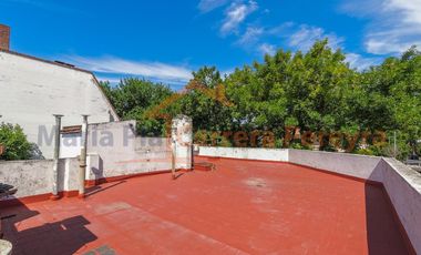 Echenagucia 900 versalles Venta de casa de 3 dormitorios con cochera