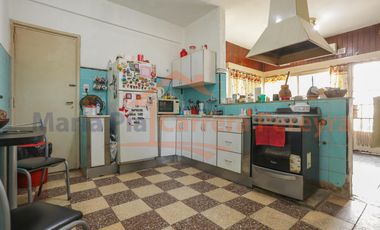 Echenagucia 900 versalles Venta de casa de 3 dormitorios con cochera