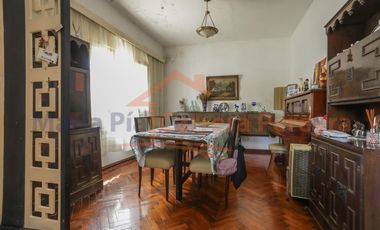 Echenagucia 900 versalles Venta de casa de 3 dormitorios con cochera