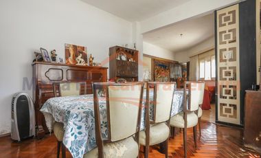 Echenagucia 900 versalles Venta de casa de 3 dormitorios con cochera