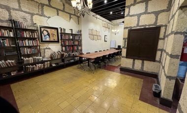 OFICINA CENTRO POR AV TAPIA EN UN EXCELENTE PUNTO