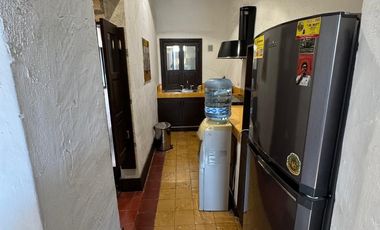 OFICINA CENTRO POR AV TAPIA EN UN EXCELENTE PUNTO