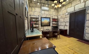 OFICINA CENTRO POR AV TAPIA EN UN EXCELENTE PUNTO