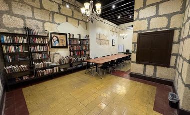 OFICINA CENTRO POR AV TAPIA EN UN EXCELENTE PUNTO